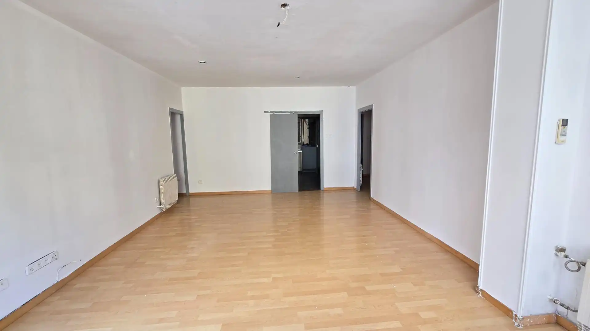 Sala d'estar de Pis en venda en Barcelona amb Calefacció, Parquet i Balcó