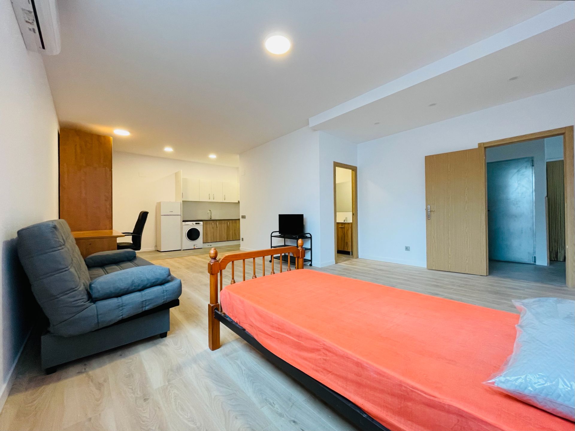 Dormitori de Loft de lloguer en Corbera de Llobregat amb Aire condicionat, Parquet i Moblat