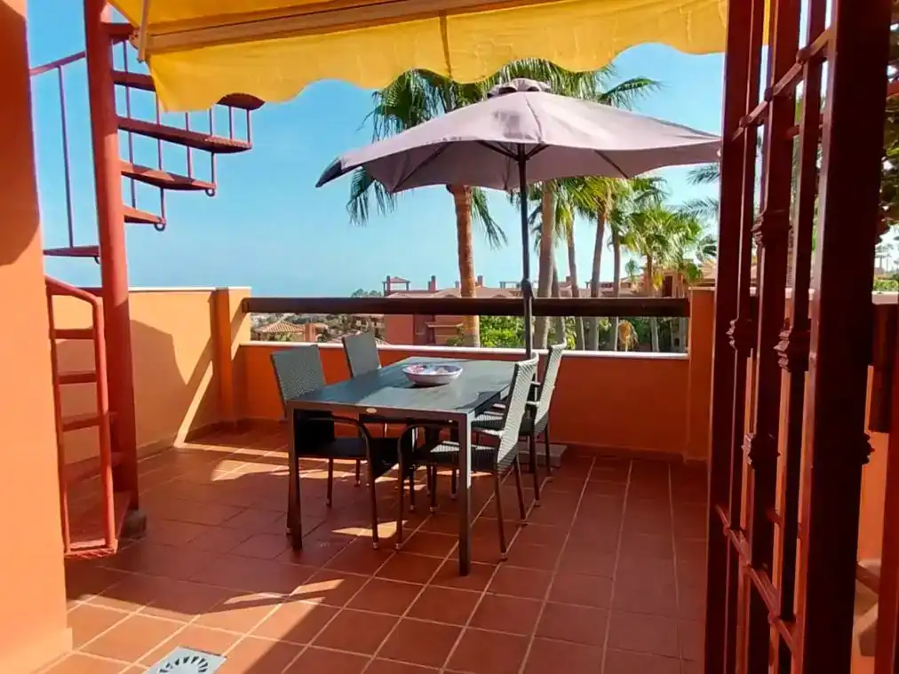 Terrassa de Pis de lloguer en Marbella amb Aire condicionat, Piscina i Balcó
