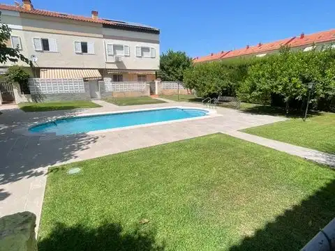 Piscina de Casa o xalet en venda en L'Eliana amb Aire condicionat, Terrassa i Balcó