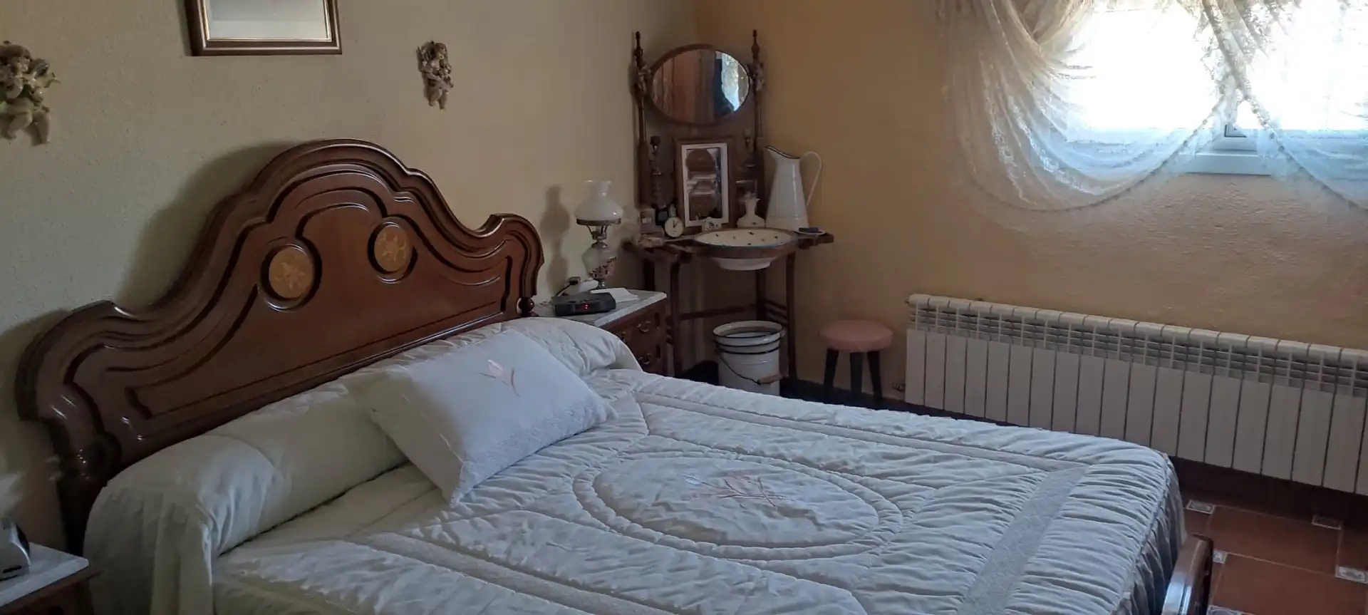 Habitación de Finca rústica en venta en San Cebrián de Campos con Calefacción, Trastero y Amueblado