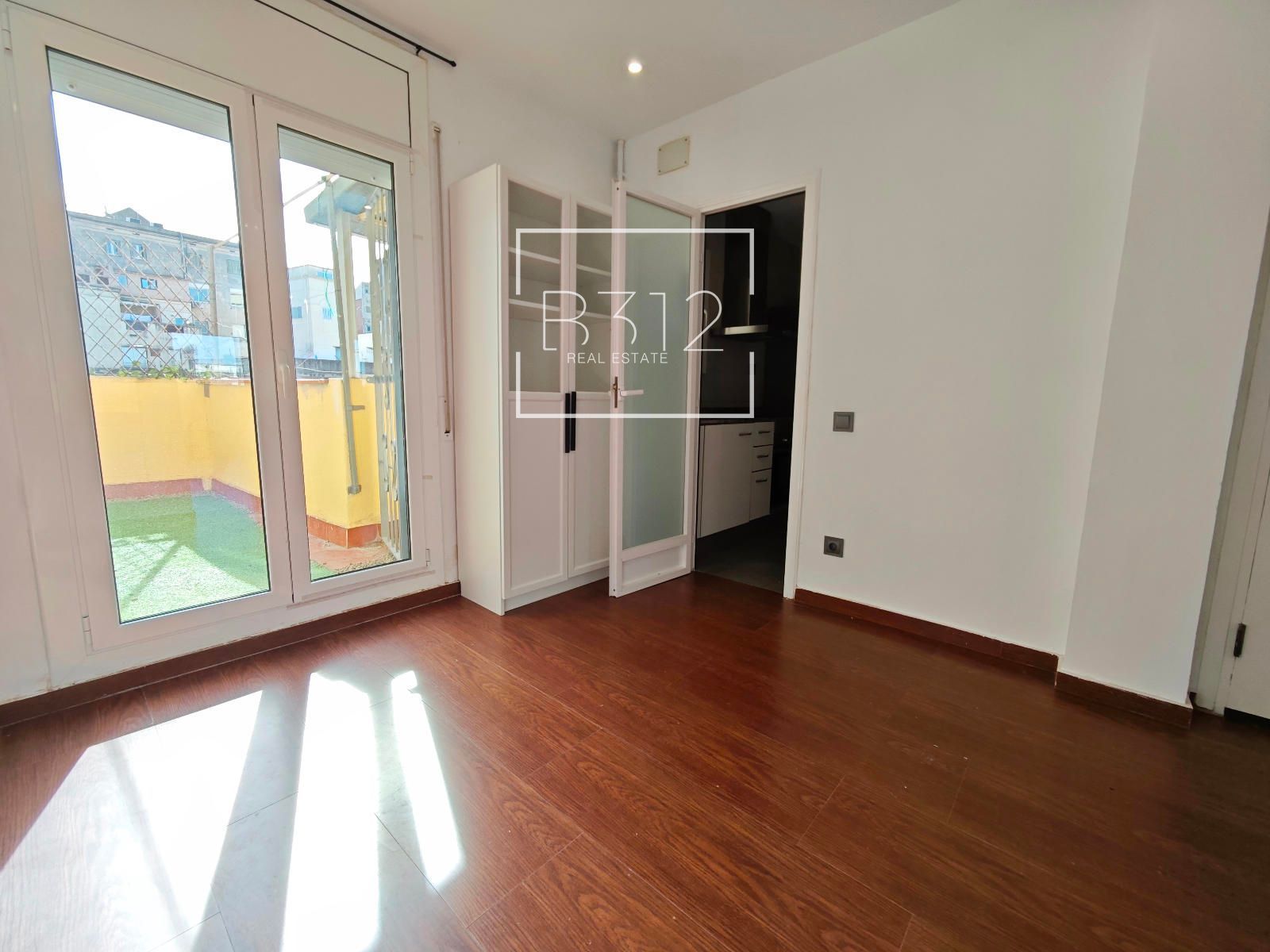 Habitación de Ático de alquiler en  Barcelona Capital con Terraza y Horno
