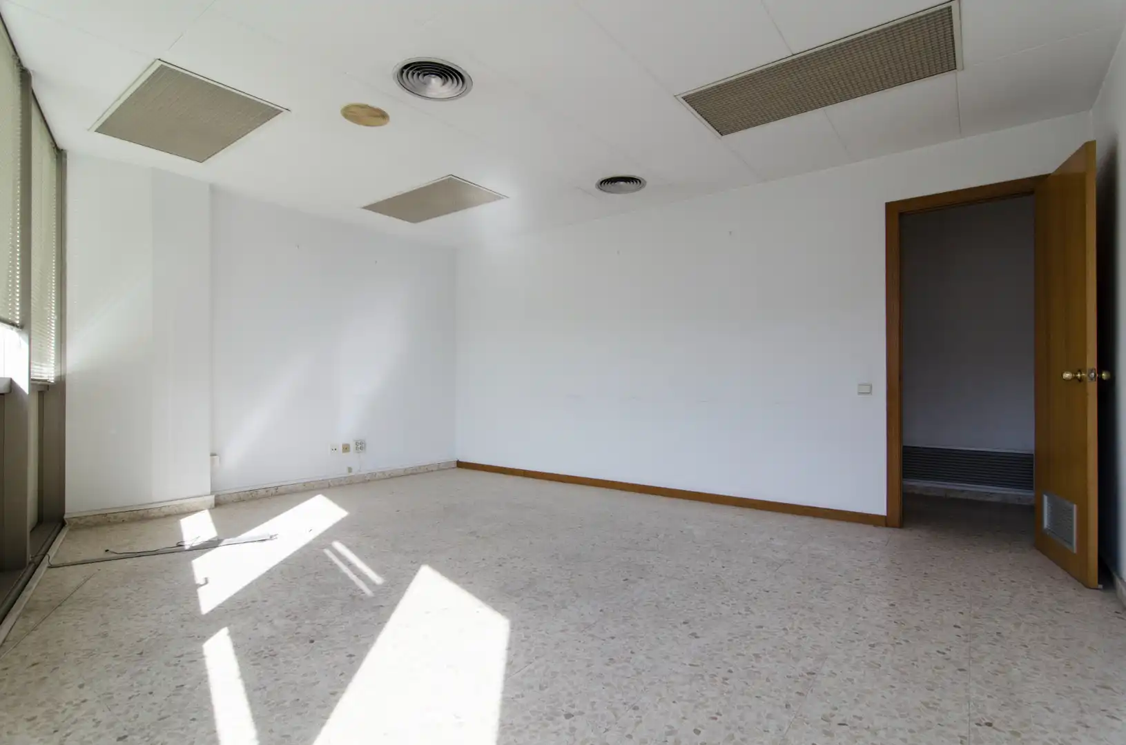 Bureau avec ascenseur à louer à Passeig de Pere III 48, imagen 3
