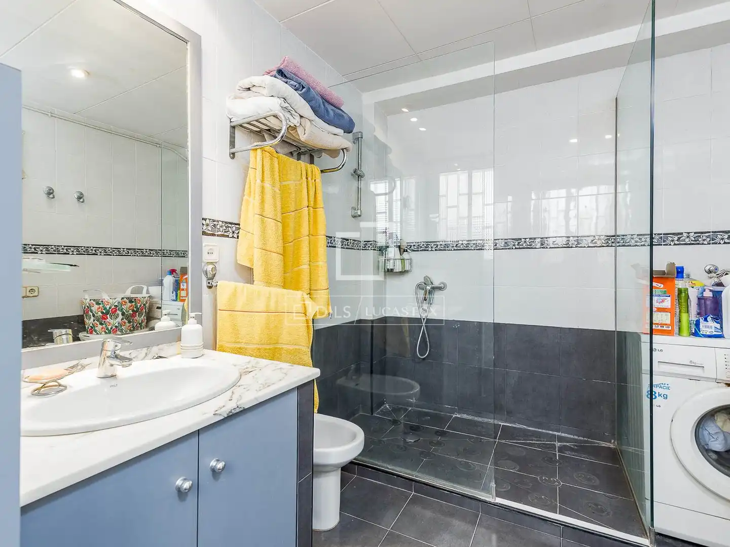 Baño de Piso en venta en Barcelona con Calefacción, Terraza y Balcón