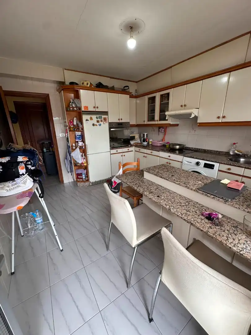 Cuina de Casa o xalet en venda en Cambre  amb Calefacció, Moblat i Balcó