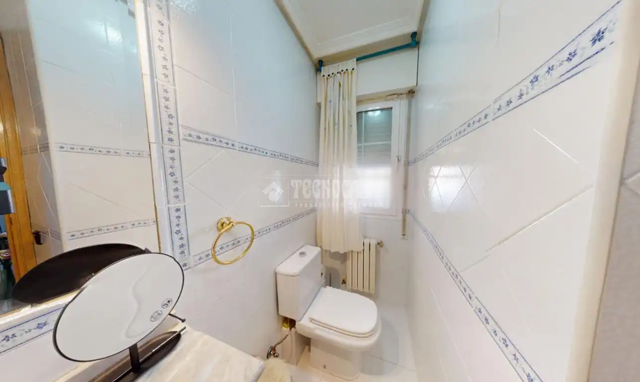 Badezimmer von Einfamilien-Reihenhaus zum Verkauf in Leganés mit Heizung, Parkett und Terrasse