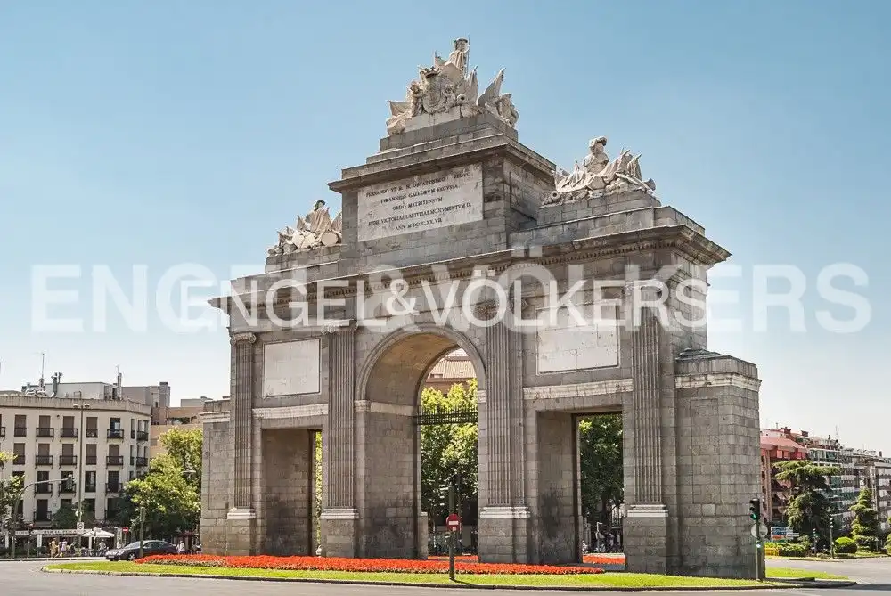 Flat for rent in Madrid  with Air Conditioner, Heating and Furnished