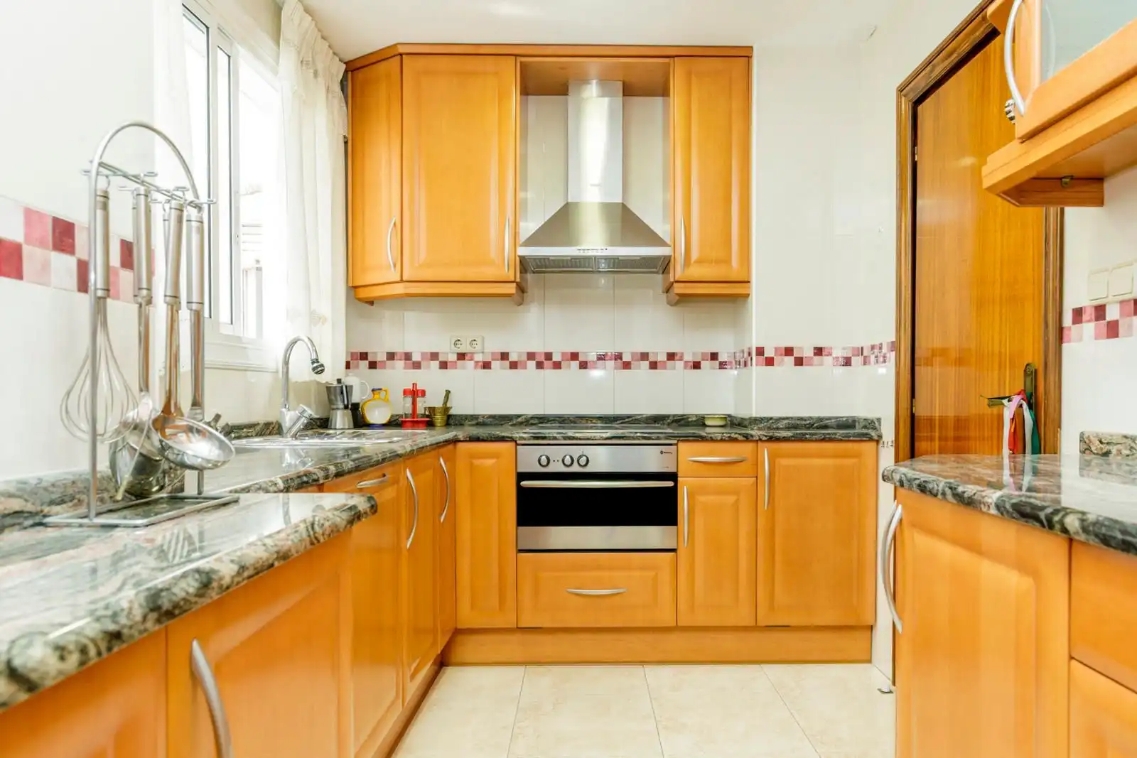 Kitchen of Flat for sale in Zaragoza  with Air Conditioner, Terrace and Storage room