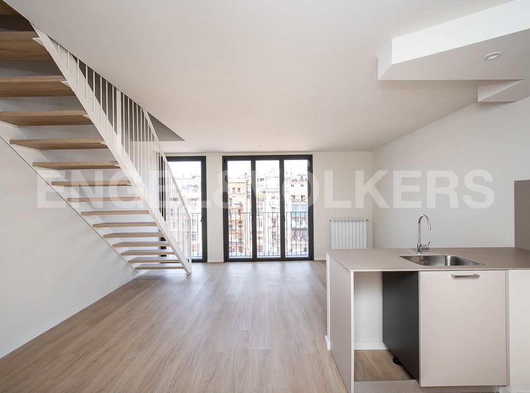 Sala de estar de Dúplex en venta en  Barcelona Capital con Aire acondicionado, Calefacción y Parquet
