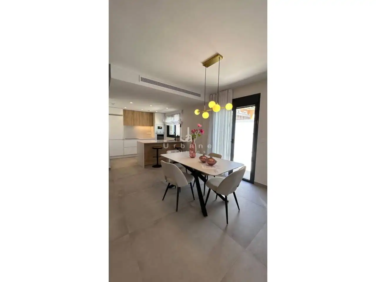 Comedor de Casa adosada en venta en Pilar de la Horadada con Aire acondicionado, Calefacción y Jardín privado