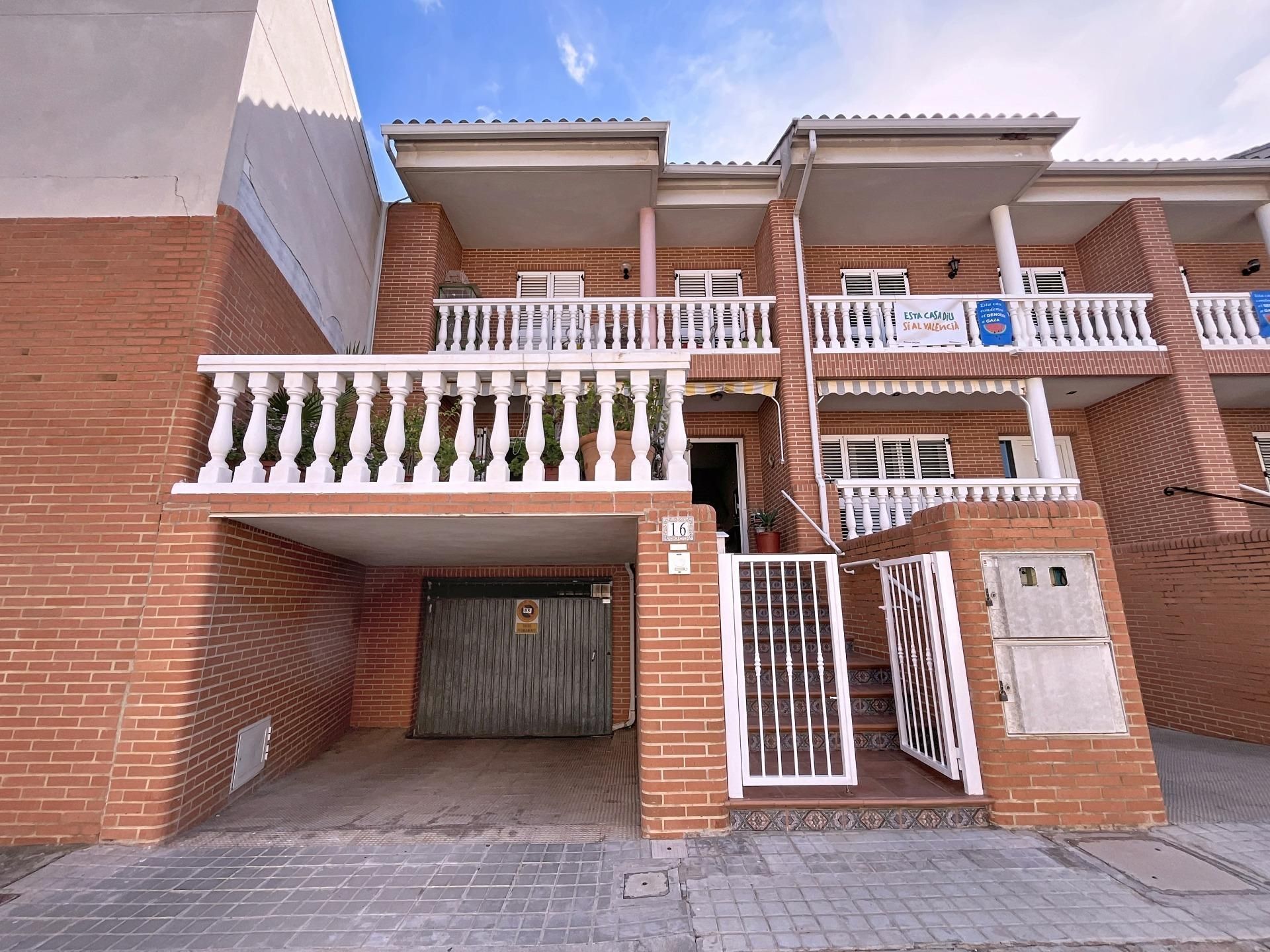 Vista exterior de Casa adosada en venda en Quart de les Valls amb Aire condicionat, Calefacció i Traster