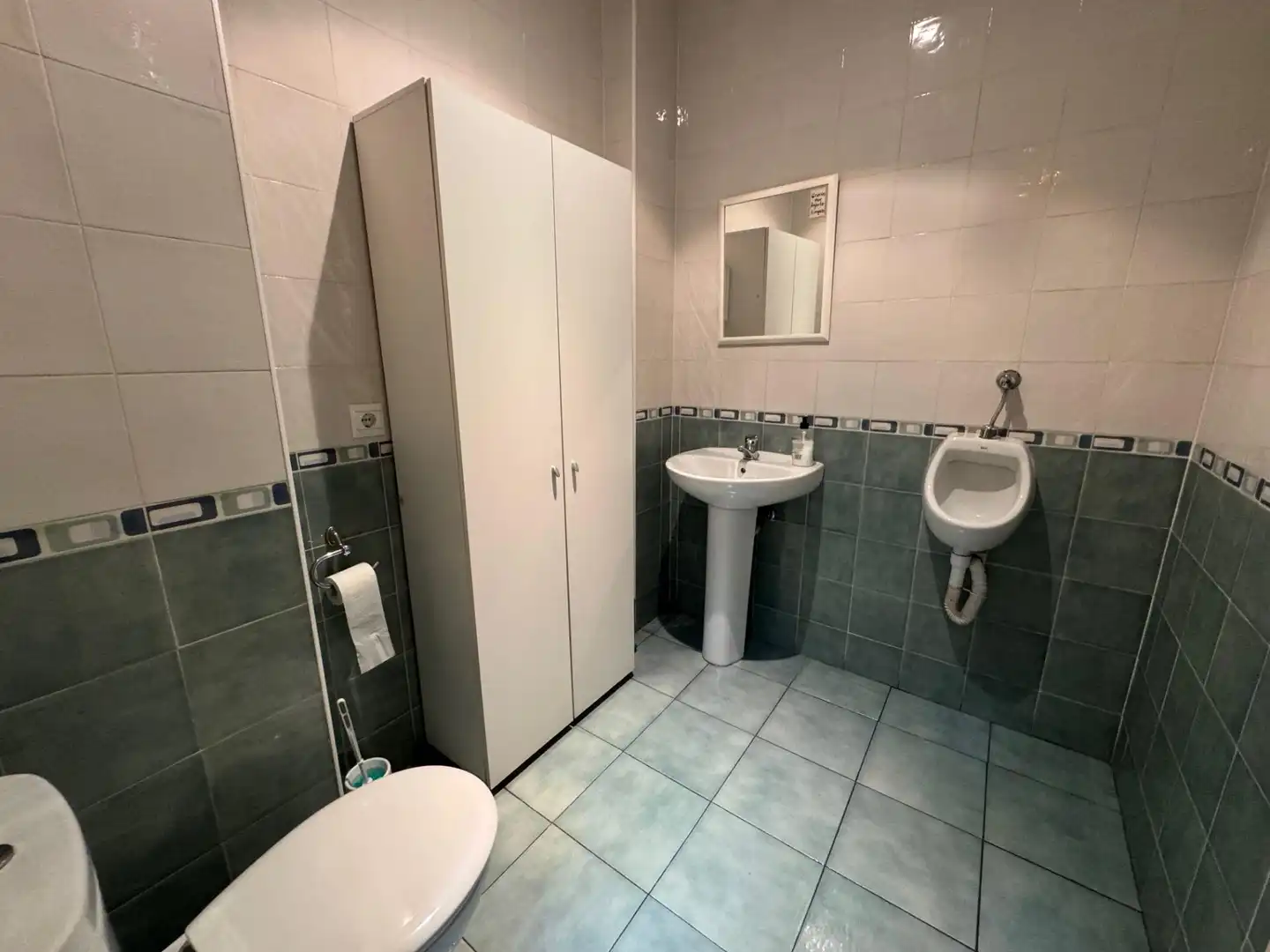 Badezimmer von Geschaftsraum zur Miete in Ponferrada mit Möbliert