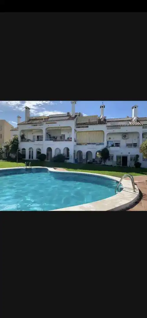 Piscina de Casa adosada en venda en Benalmádena amb Aire condicionat i Balcó