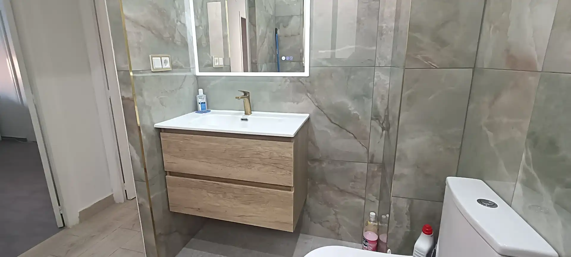 Bany de Pis en venda en Almansa amb Aire condicionat, Calefacció i Moblat