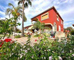 Vista exterior de Casa o xalet en venda en  Córdoba Capital amb Aire condicionat, Jardí privat i Terrassa