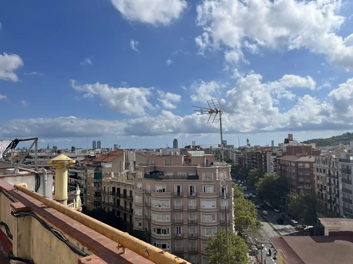 Außenansicht von Wohnung zum Verkauf in  Barcelona Capital mit Balkon