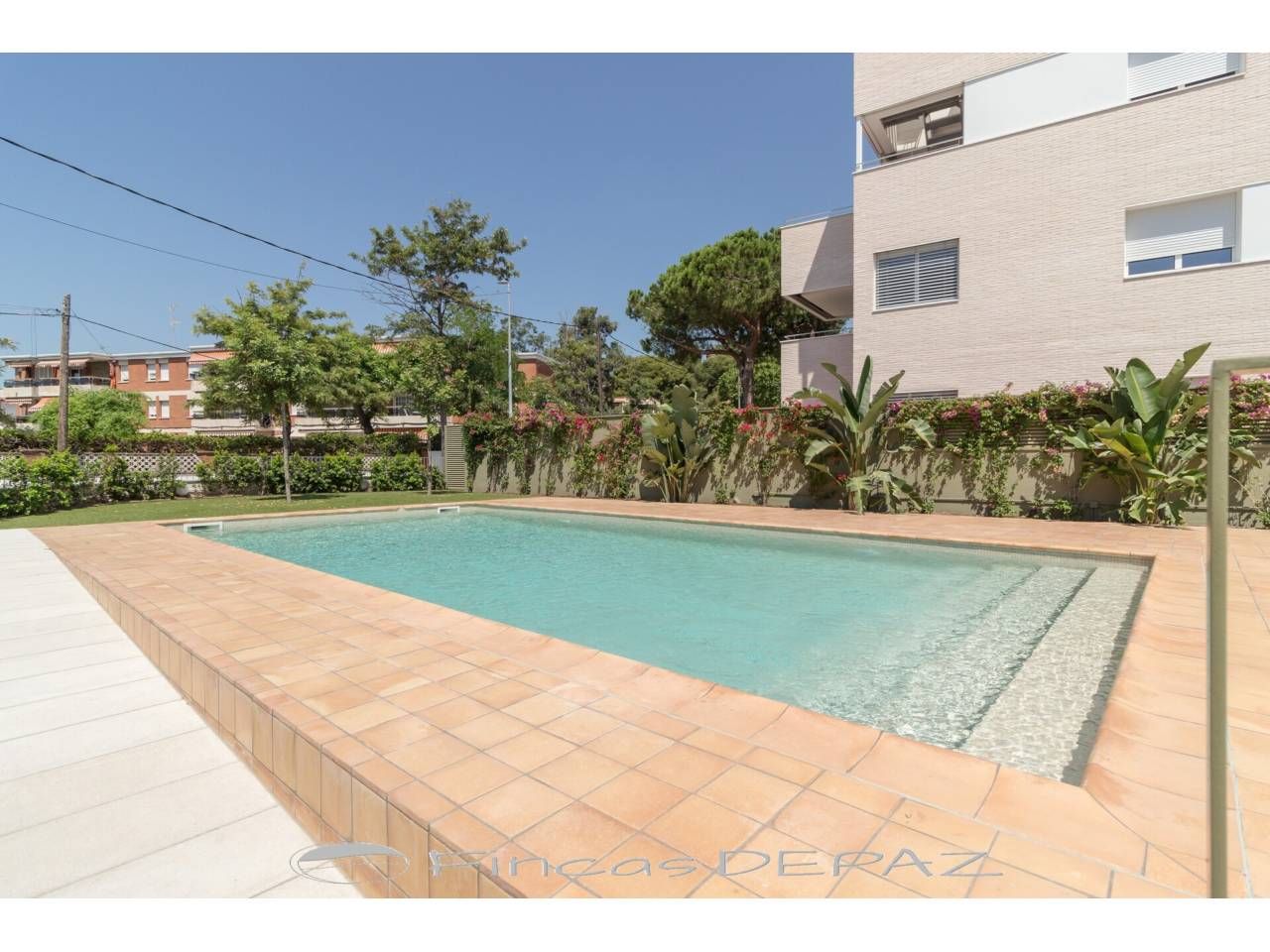 Piscina de Pis de lloguer en Castelldefels amb Aire condicionat, Calefacció i Jardí privat