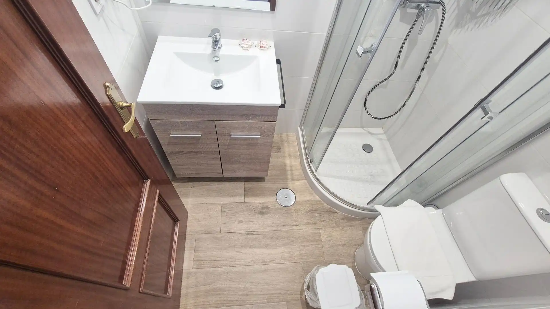 Bathroom of Study for rent in Salamanca  with Heating, Furnished and Balcony