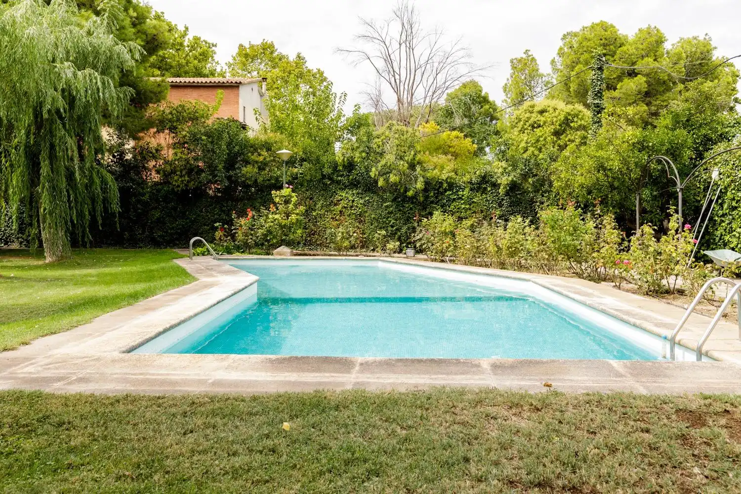 Piscina de Casa o xalet en venda en Zaragoza amb Aire condicionat, Calefacció i Jardí privat
