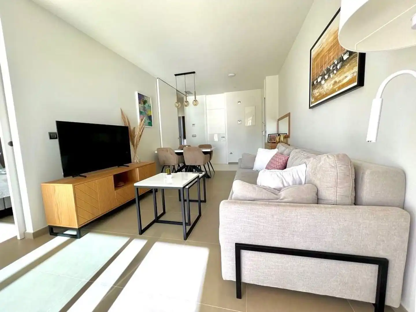 Sala d'estar de Casa o xalet de lloguer en Benidorm amb Aire condicionat, Jardí privat i Moblat