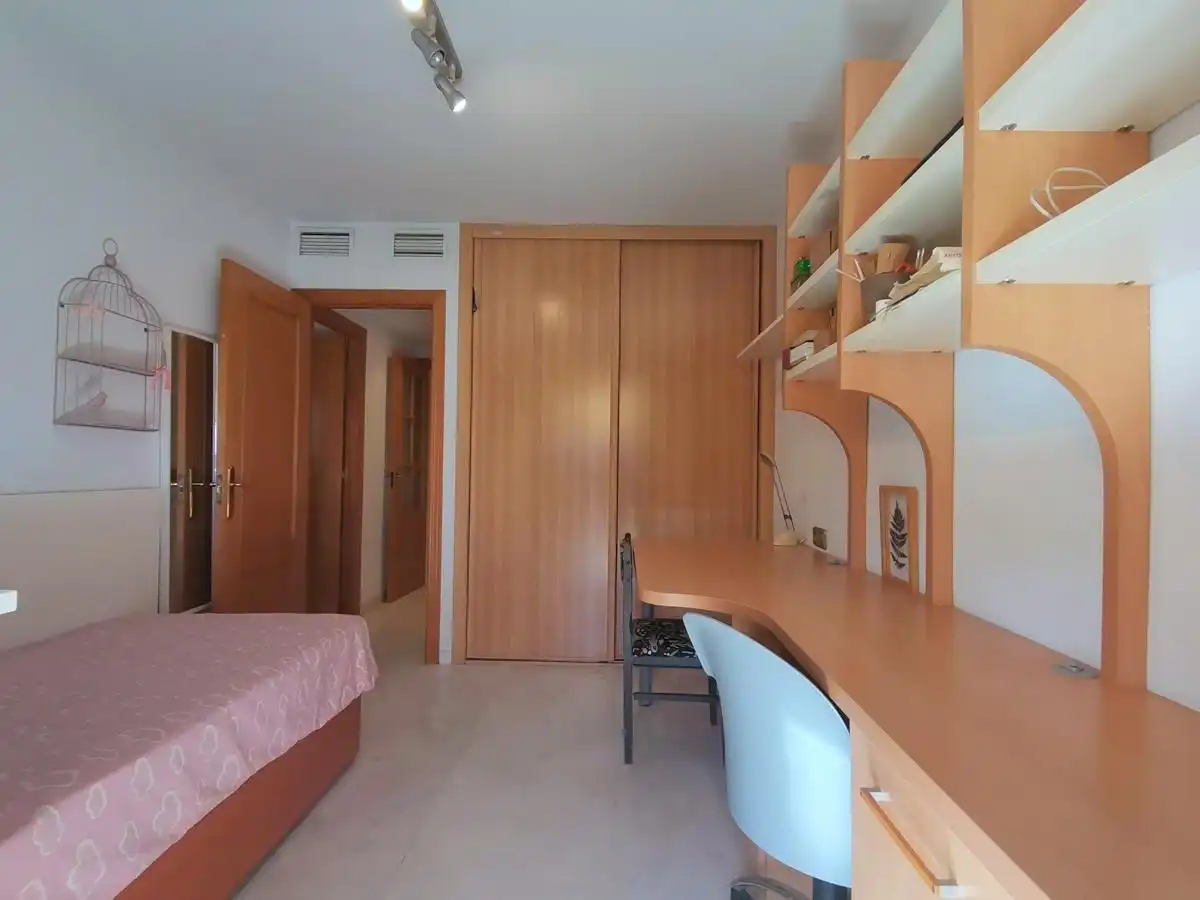 Dormitori de Àtic de lloguer en Málaga amb Jardí privat, Terrassa i Moblat