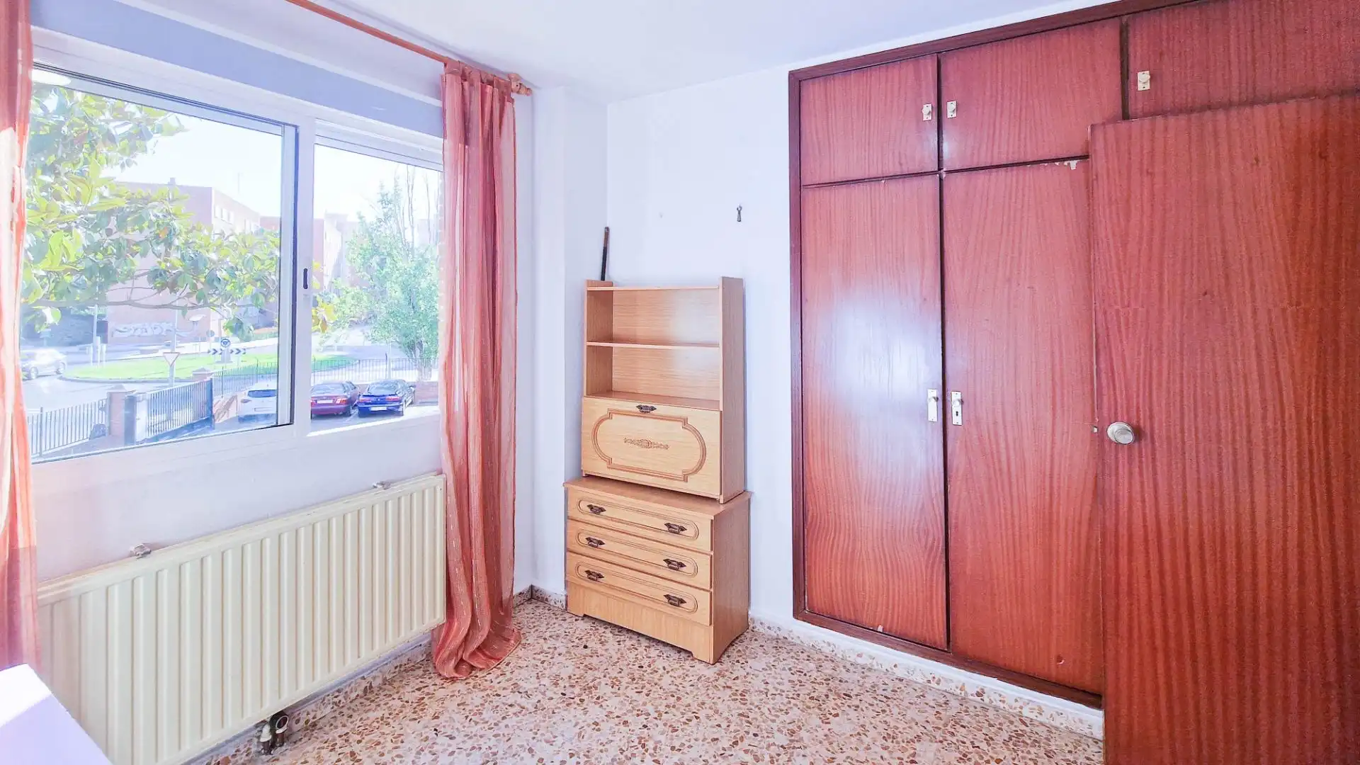 Schlafzimmer von Wohnung zur Miete in Badajoz mit Privatgarten, Möbliert und Balkon
