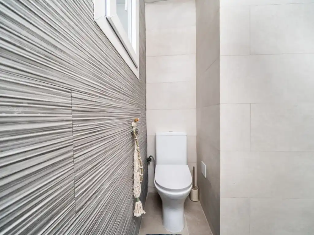 Bany de Apartament en venda en Torrevieja amb Aire condicionat i Piscina