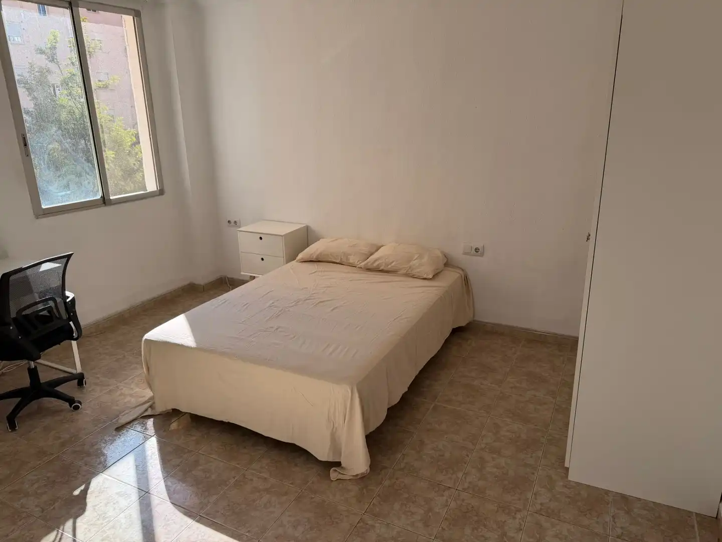 Schlafzimmer von Wohnung zur Miete in Valencia mit Möbliert, Ofen und Waschmaschine