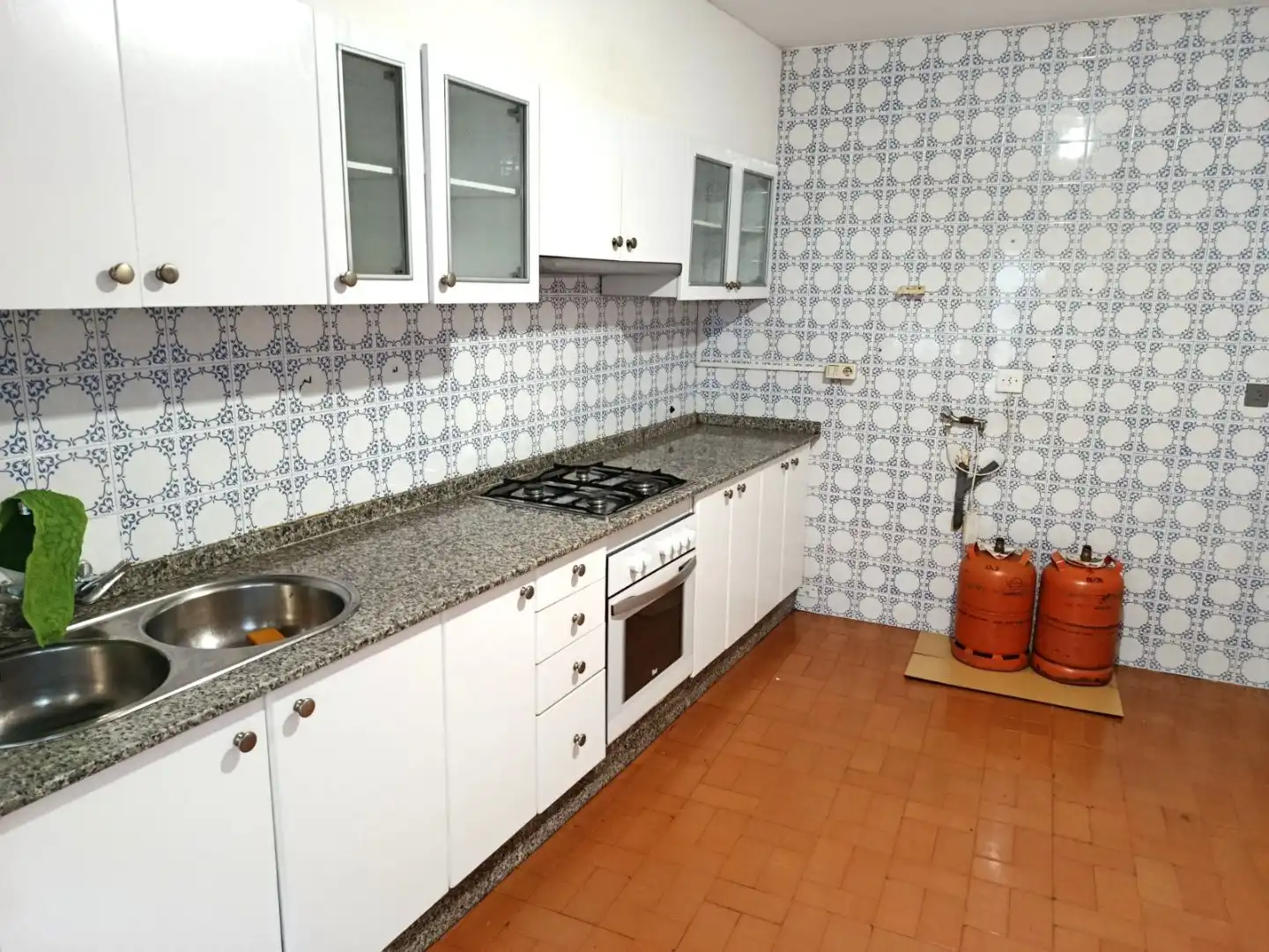 Kitchen of Flat for sale in Vilagarcía de Arousa  with Terrace and Balcony