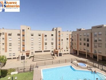 Pis amb piscina en venda a 54 Calle Ramón y Cajal #escalera  p3  / 4B