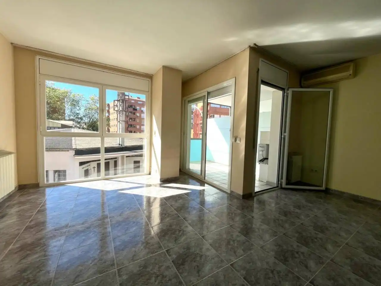 Vista exterior de Pis en venda en Girona amb Aire condicionat, Calefacció i Terrassa