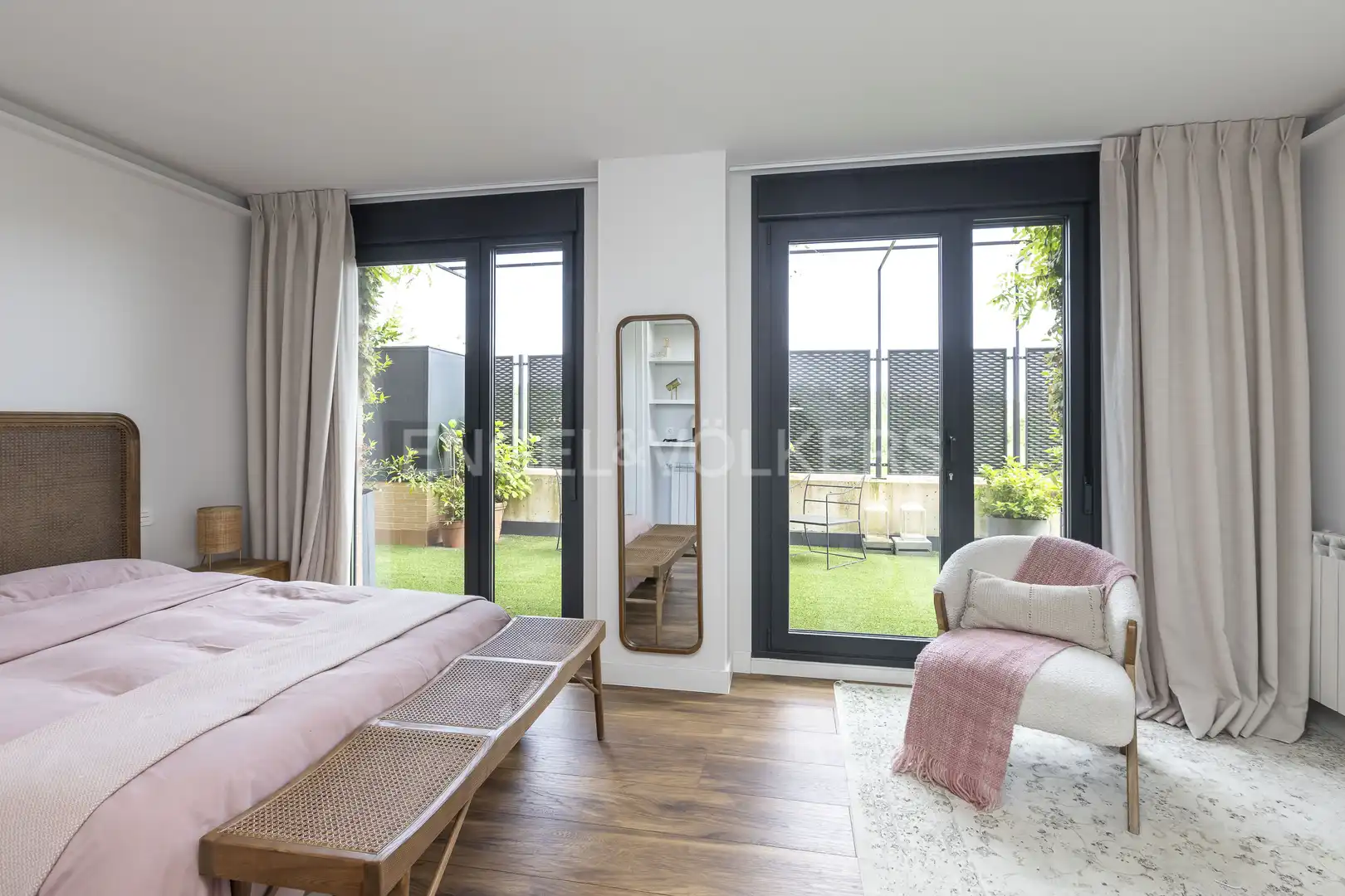 Bedroom of Flat for rent in La Moraleja  with Air Conditioner, Heating and Private garden