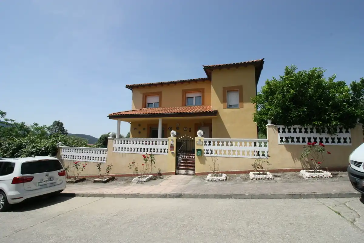 Vista exterior de Casa o chalet en venta en Mombeltrán con Calefacción, Jardín privado y Terraza