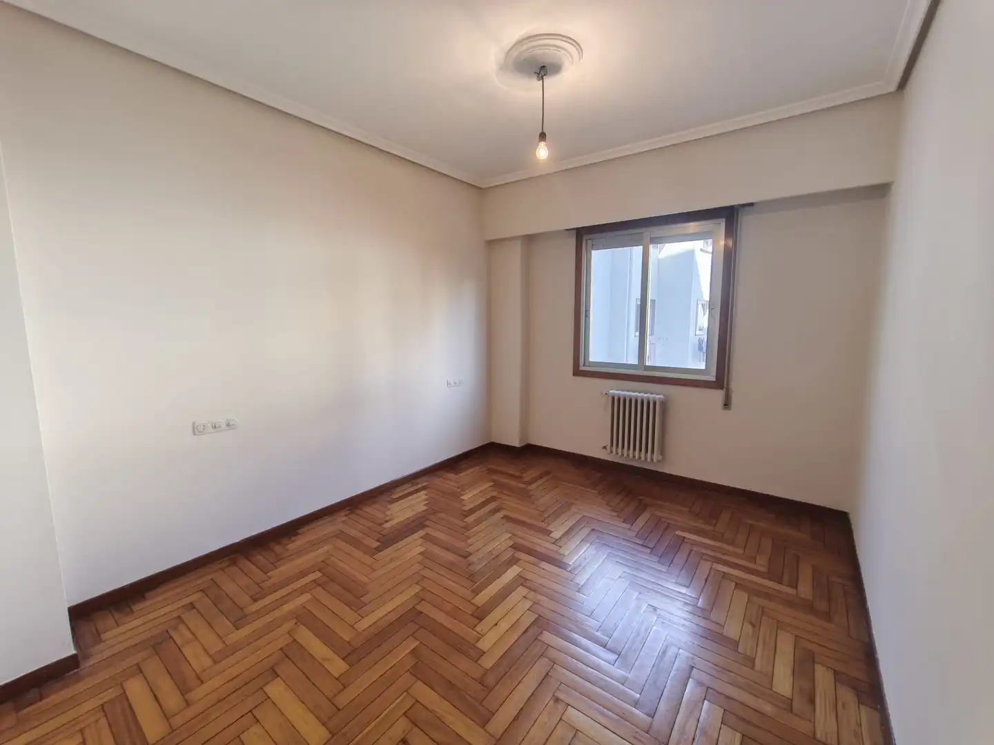 Habitación de Piso en venta en Ourense Capital  con Calefacción, Parquet y Trastero
