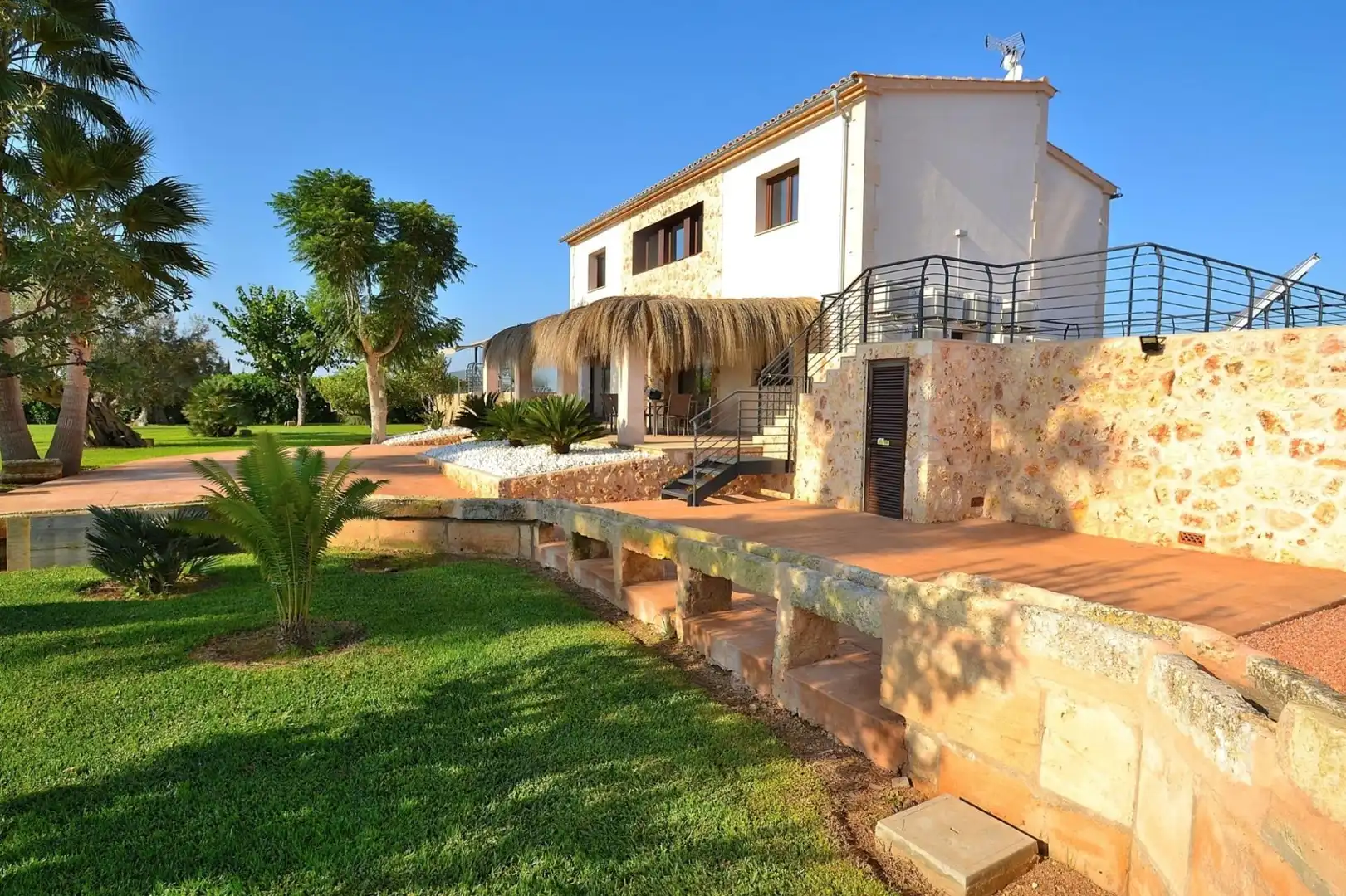Terrassa de Finca rústica de lloguer en Muro amb Aire condicionat, Calefacció i Jardí privat