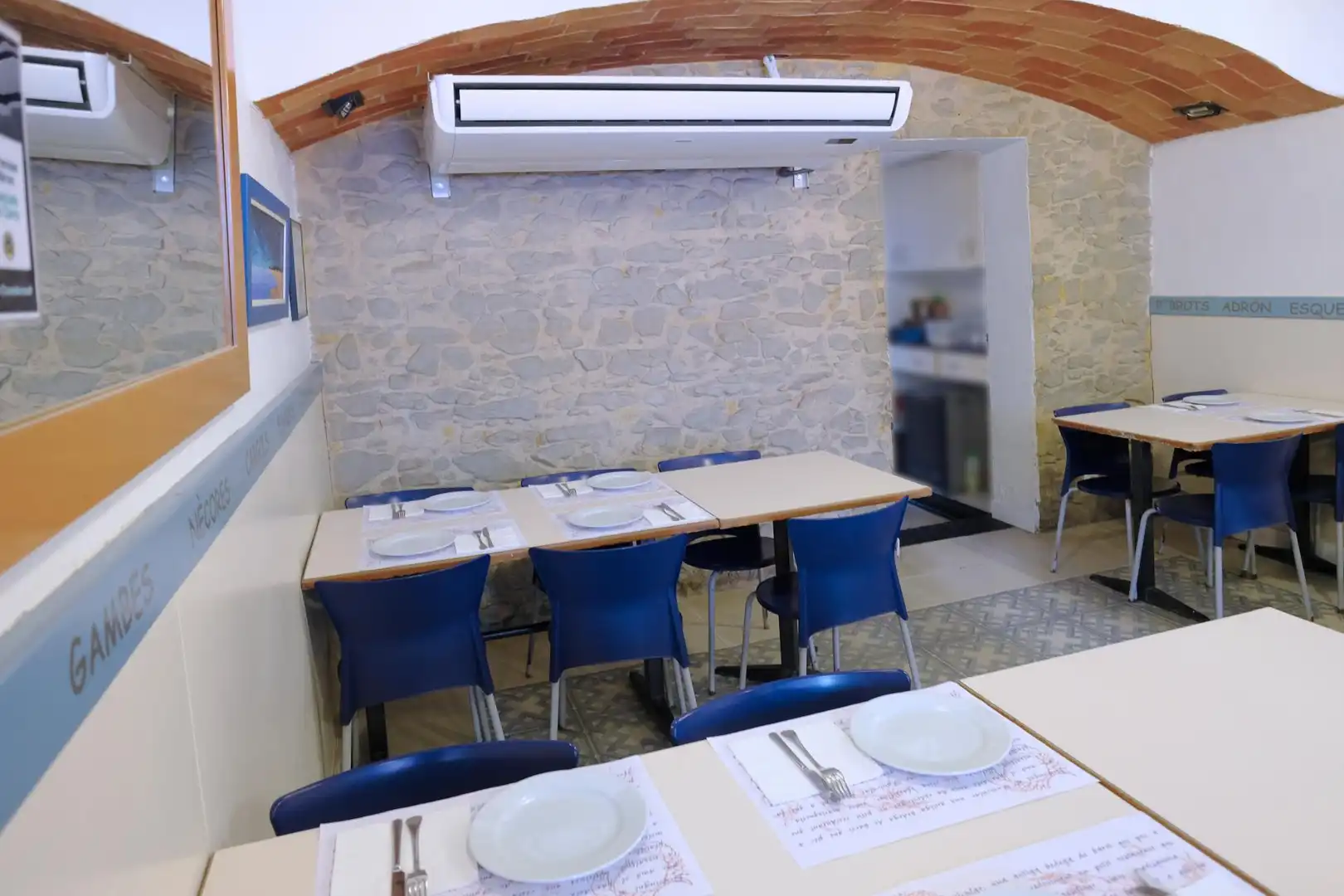 Business premises for transfer in Sants - Montjuïc, imagen 3