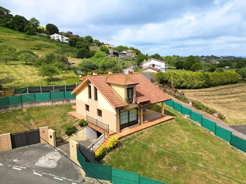 Casa o chalet en venta en Gijón  con Calefacción, Jardín privado y Balcón