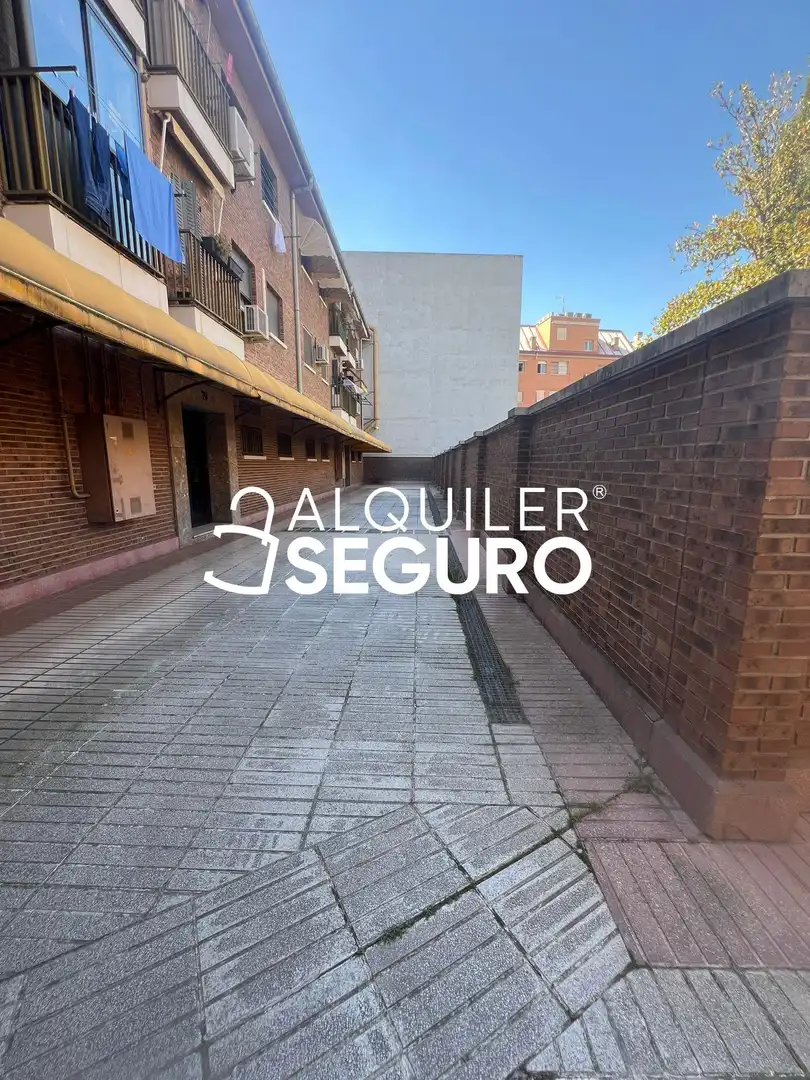 Vista exterior de Piso de alquiler en Madrid con Aire acondicionado, Calefacción y Trastero