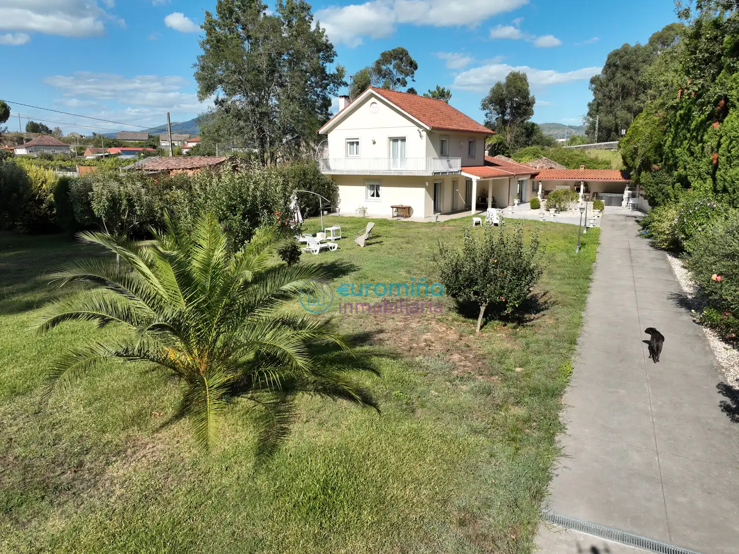 Haus oder Chalet zum Verkauf in Salvaterra de Miño mit Parkett, Terrasse und Abstellraum