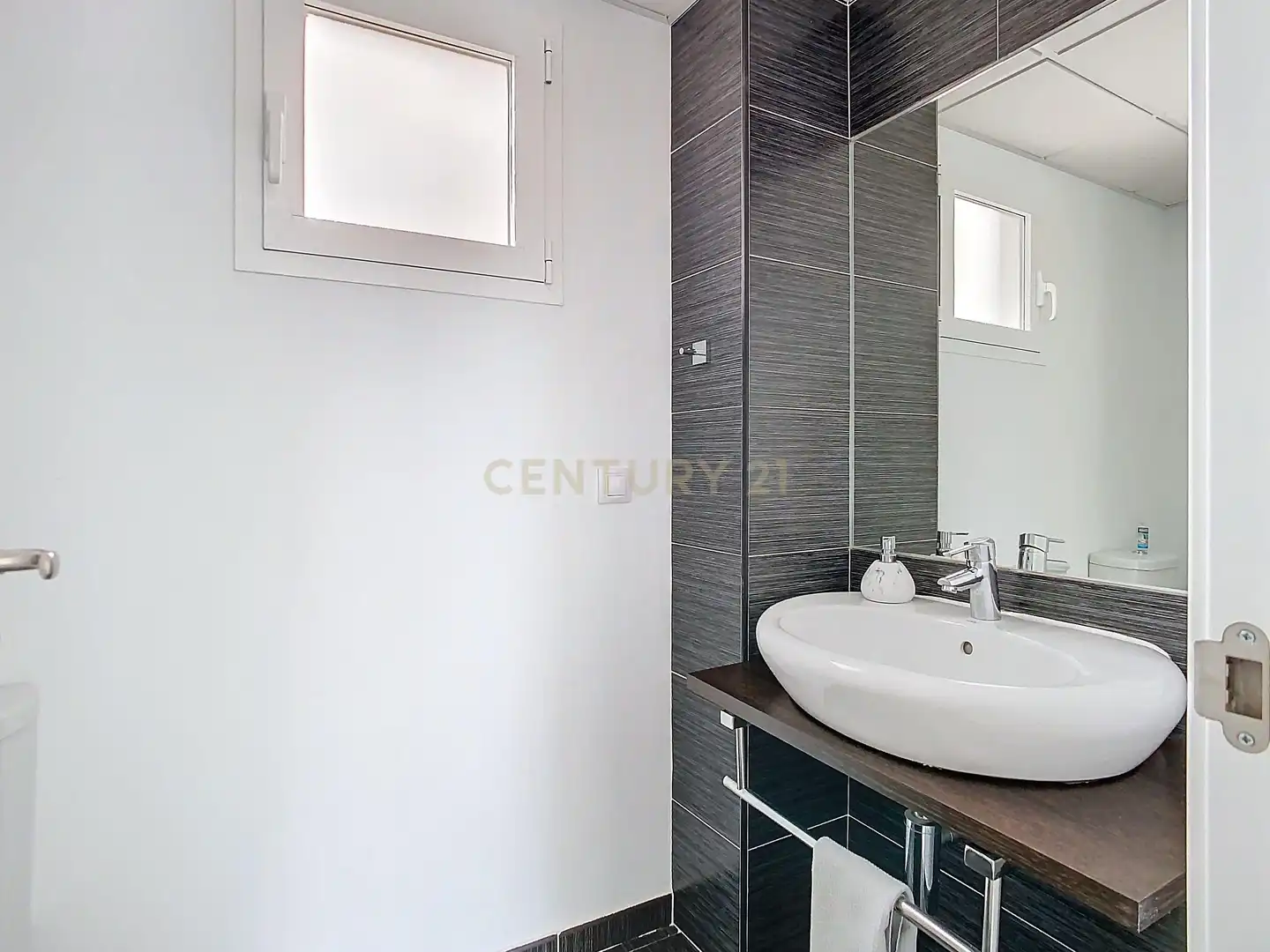 Badezimmer von Haus oder Chalet zum Verkauf in Benalmádena mit Klimaanlage, Balkon und Alarm