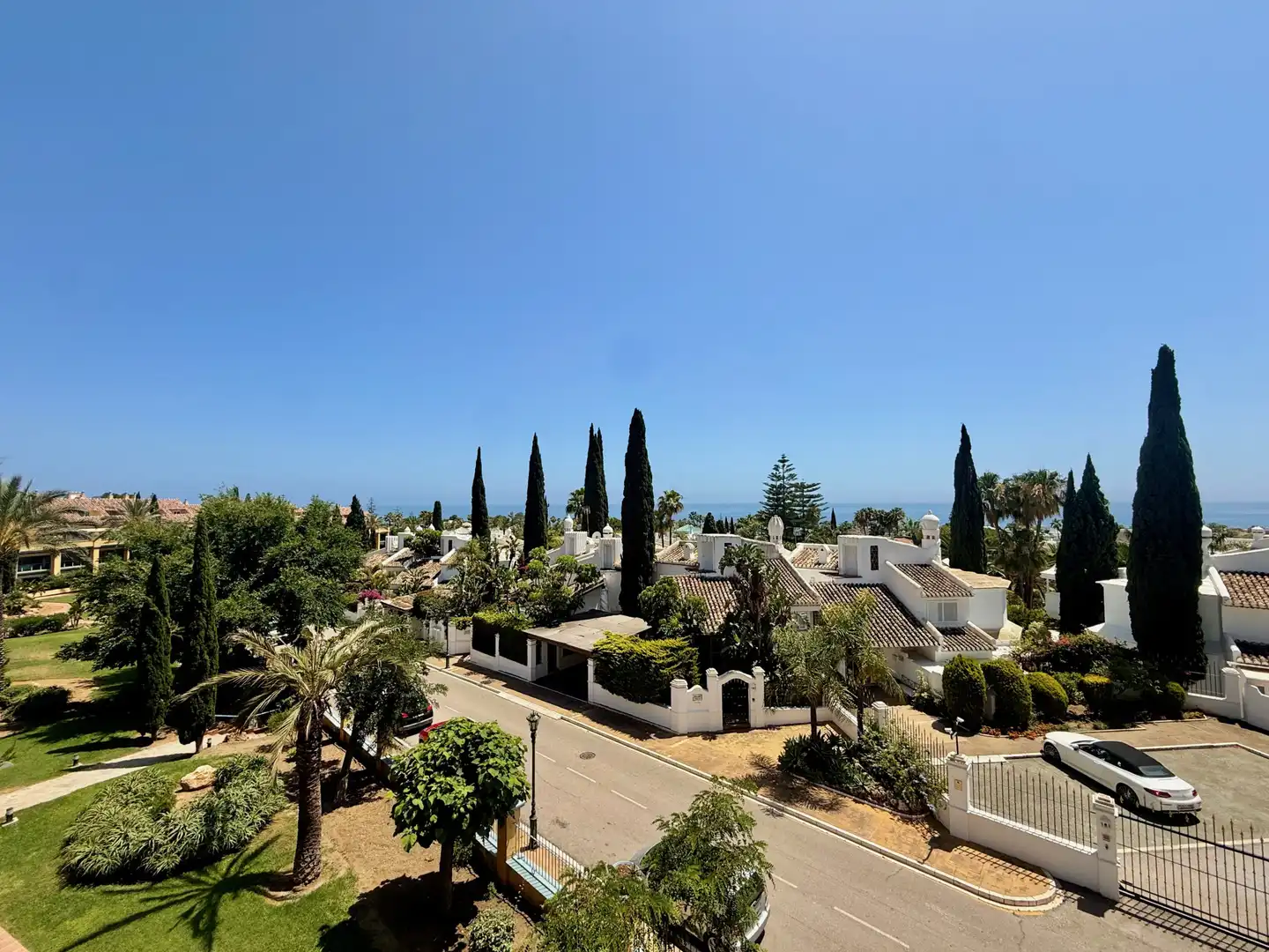 Außenansicht von Maisonette zur Miete in Marbella mit Heizung, Abstellraum und Schwimmbad
