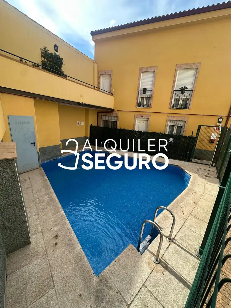 Piscina de Piso de alquiler en Navalcarnero con Calefacción, Trastero y Piscina