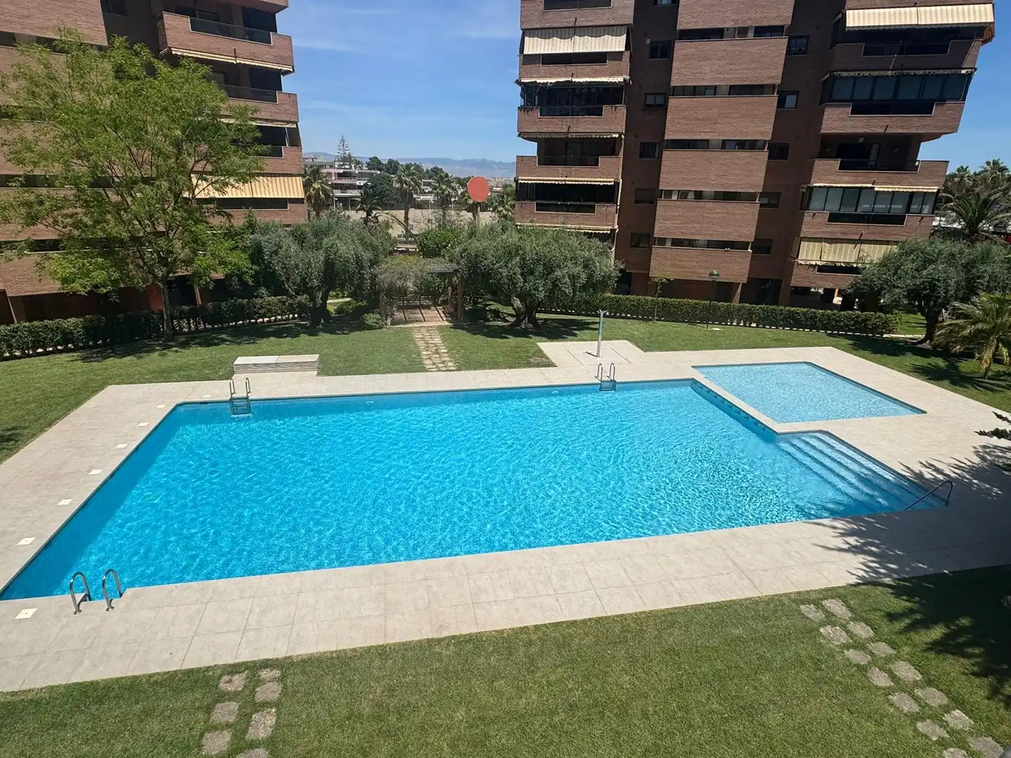 Piscina de Pis en venda en Alicante / Alacant amb Aire condicionat, Terrassa i Balcó