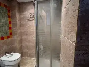 Bany de Casa o xalet en venda en Cerdanyola del Vallès amb Aire condicionat, Calefacció i Jardí privat