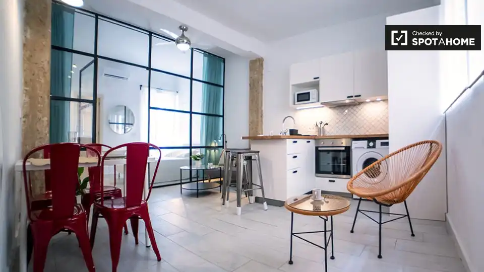 Kitchen of Flat for rent in Valencia  with Air Conditioner, Heating and Furnished