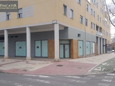Locale commerciale in affitto a Ensanche - Fuenfresca