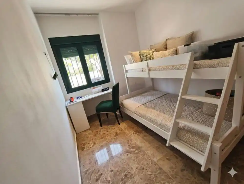 Dormitori de Apartament de lloguer en Marbella amb Aire condicionat, Terrassa i Traster