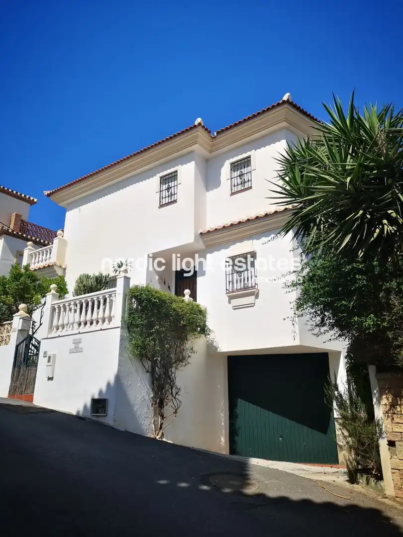 Haus mit Pool zum Verkauf in Urbanización Santa Rosa