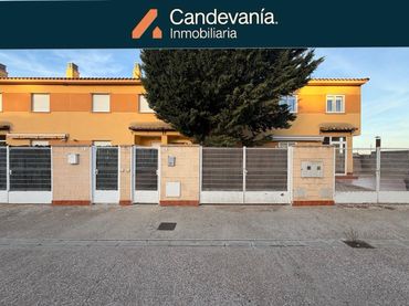 Maison mitoyenne avec balcon à vendre à Las Pedrosas