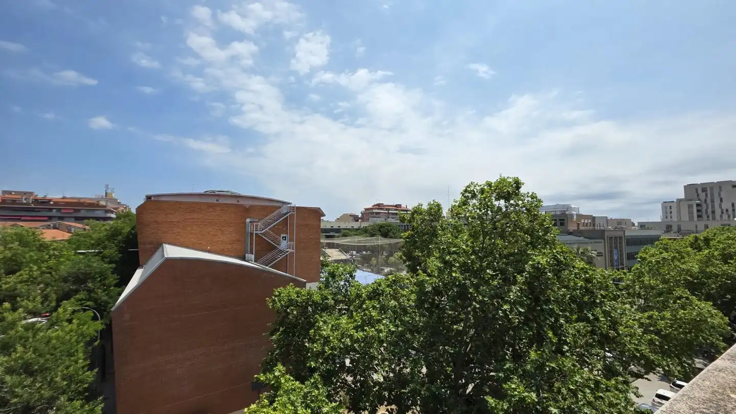 Dachboden zur Miete in De Miquel Vives, Plaça Catalunya - Escola Industrial
